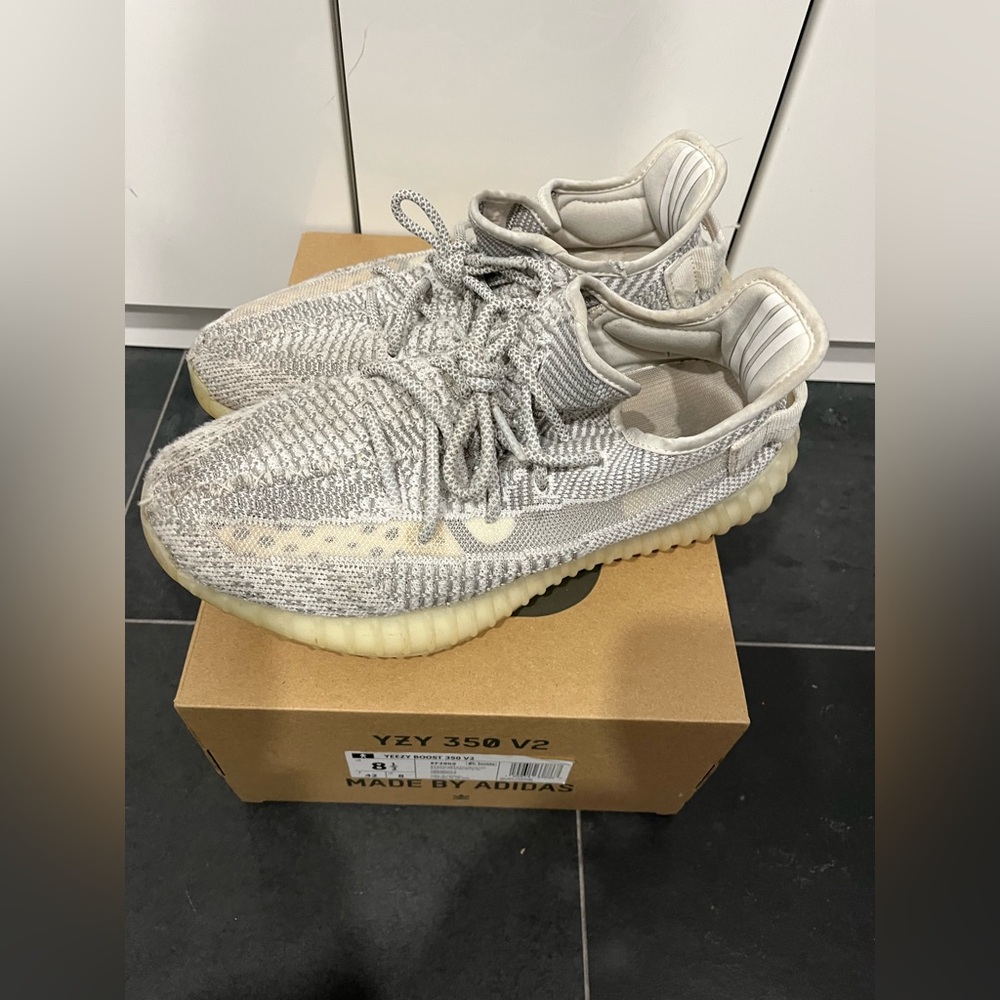 Yeezy Addidas size 8.5